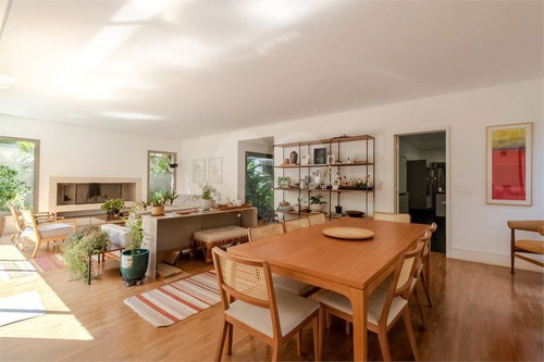 Casa Moderna, Reformada,4 Suítes, Ambientes Amplos E Integrados, Acabamento De Primeiríssima,5 Vagas - 353-im10077