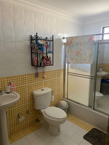 Imagen 9 de 15 de Penthouse De 250 Mtrs Con Jacuzzi. Revestido En Caoba En Sala, Estar, Comedor Y Habitación Principal. Con Excelente Ubicación Cerca De Supermercados, Ferreterías, En La Moraleja (eaa-003)