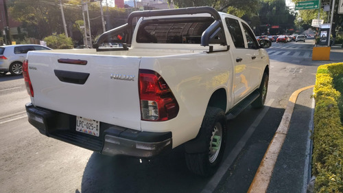 Toyota Hilux 2.7 Cabina Doble Sr Mt