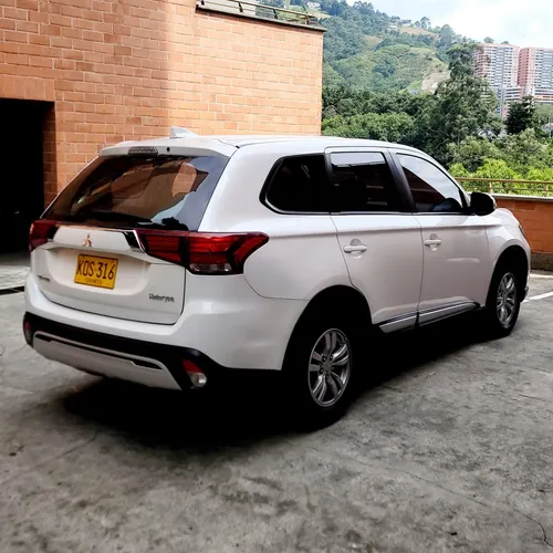 ¡casi Nuevo! Mitsubishi Outlander Kaiteki 2.4 Cvt Lx