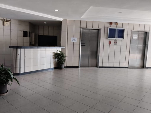 Imagen 3 de 10 de Oficina En Naguanagua Centro Comercial Dinastia Lr