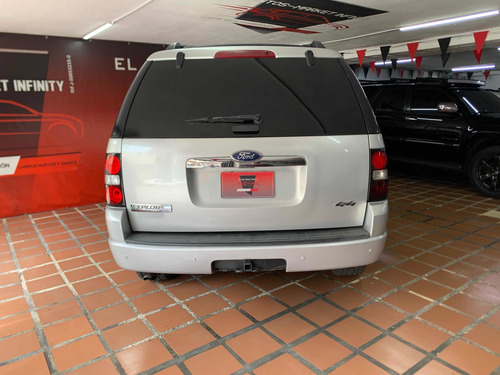 Imagen 5 de 11 de Ford Explorer 4.6 V8