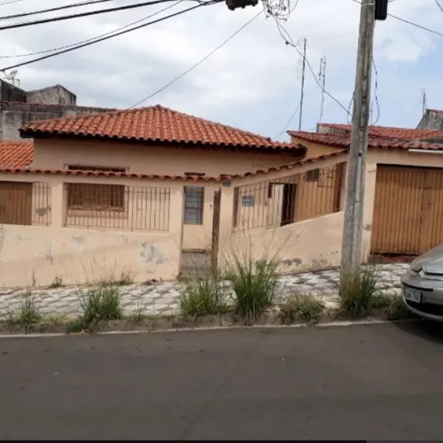 Casa Com 3 Dormitórios Próximo Ao Centro, Supermercado, Escola E Farmácia