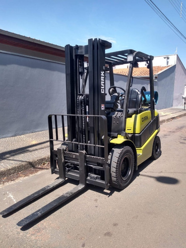 Empilhadeira Clark 2,5t * Torre Triplex * 2010