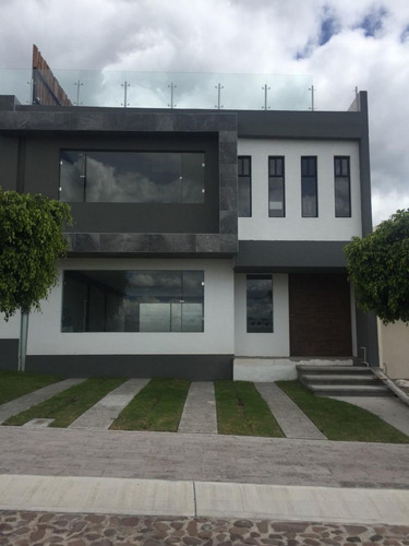 Preciosa Residencia En Real Del Bosque, 3 Niveles, Sótano, 4