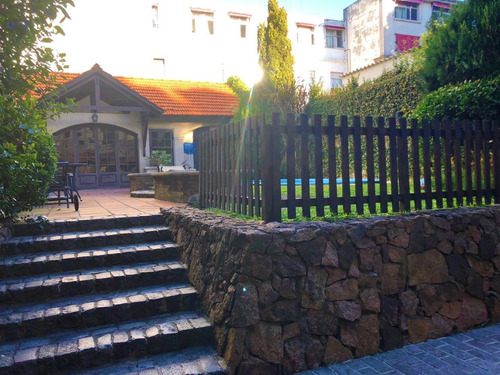 Casa. Venta. Pocitos. Excelente. 500mts Edificados.