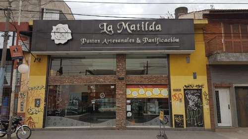 Excelente Local Zona Castelar Centro