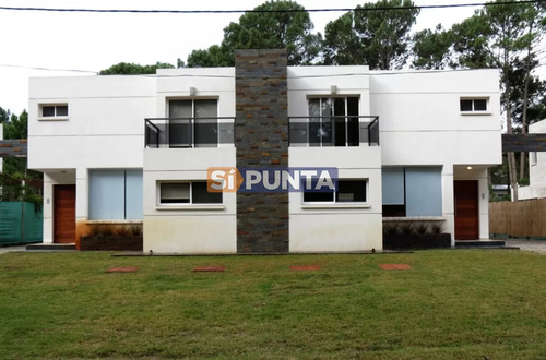 Casa De 4 Dormitorios En Alquiler Anual Y Temporal - Solanas