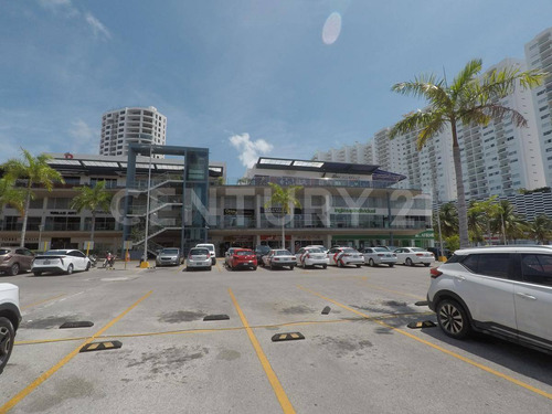 En Venta Local Comercial Con Excelente Ubicación En El Centro De Cancún C3139