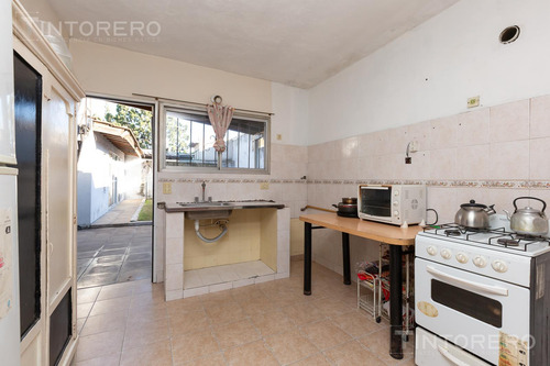 Venta Casa 3 Ambientes Caseros Patio Y Quincho