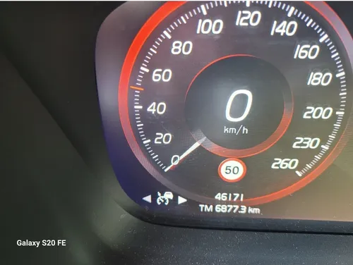 Volvo XC40 2.0 T4 R-DESIGN