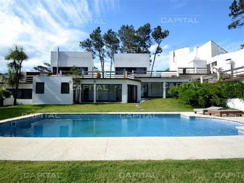 Casa En Venta Playa Mansa Punta Del Este- Ref: 25064