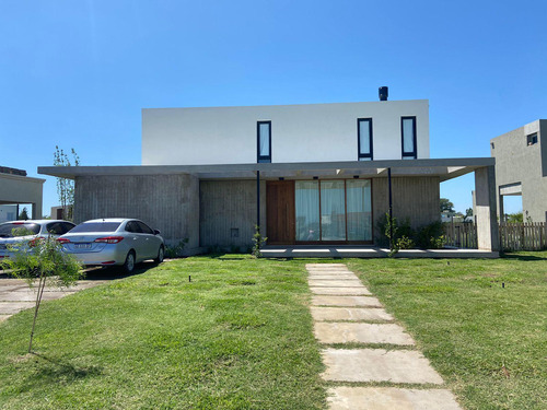 Venta Casa A La Laguna ( Área 1) - San Sebastián - Pilar Bga  Norte