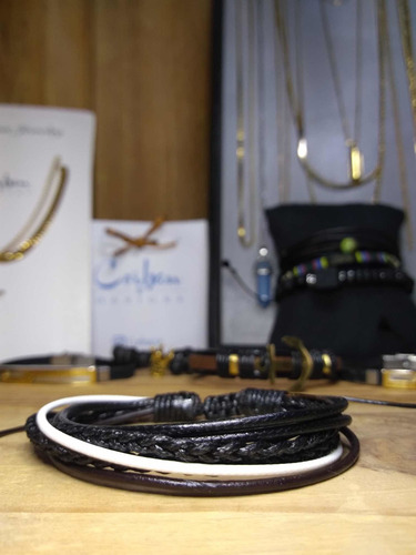 Imagen 2 de 2 de Pulsera Caballero - Cuero