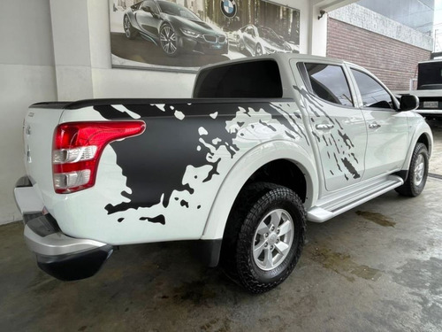 Imagen 4 de 10 de Mitsubishi L200 2018 4x2 Sincrónico