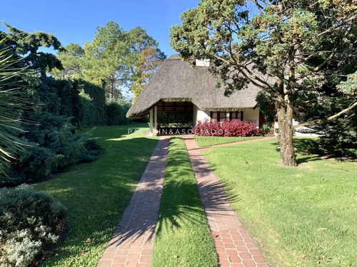 Venta De Casa En Pinares-punta Del Este