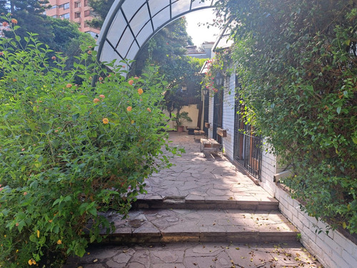Hermosa Casa En Las Condes