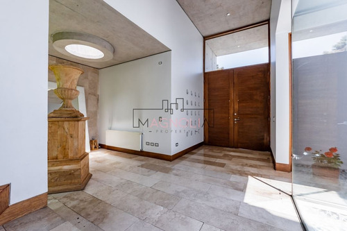 Casa En Venta De 7 Dorm. En Lo Barnechea