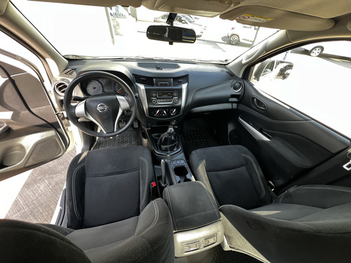 Nissan NP300 2.4 Doble Cabina Se Aa Pack Seg Mt