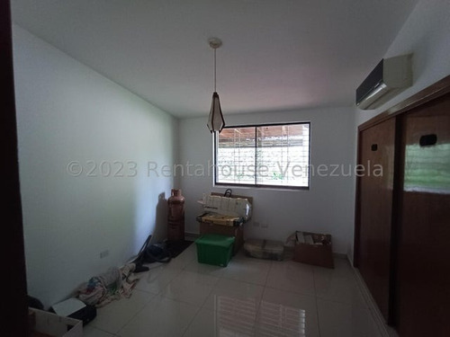Casa En Venta En Colinas De Guataparo Valencia Mm Carabobo Con Patio Jardin Vigilancia Y Agua De Manantial