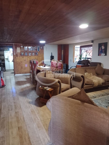 Casa En Venta De 4d En Terreno De 1.038 M2 En Requínoa