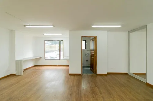 Oficina En Arriendo En Chico Norte. Cod A1094002