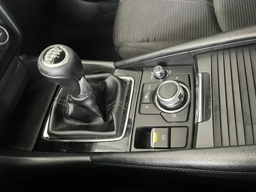 Mazda 3 2.0 Touring MT