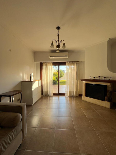 Casa En Inmejorable Zona!!
