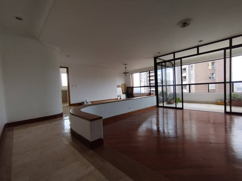 Apartamento En Arriendo Ubicado En El Poblado Sector La Inferior (30088).