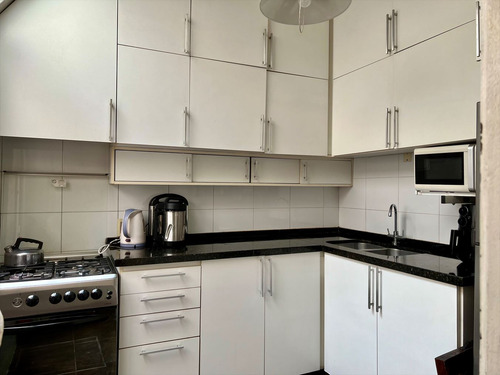 Venta Casa, Pocitos, 4 Dormitorios, 3 Baños, Patio Y Garaje