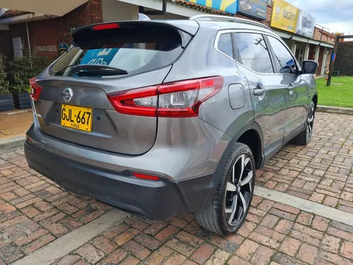 Nissan Qashqai Exclusive 2.0cc TP AA 4X2