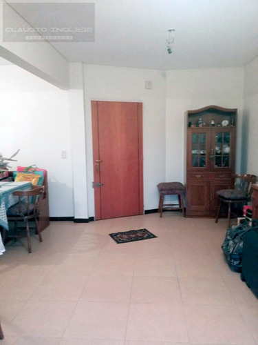 Imagen 4 de 11 de Departamento De 2 Amb Al Fte C/cochera. San Justo.