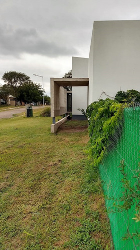 Imagen 2 de 9 de Casa 2 Dormitorios Y Escritorio
