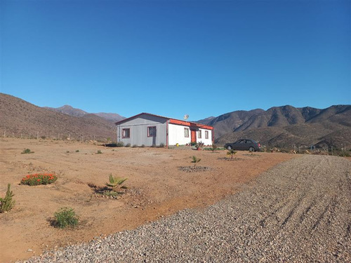 Se Vende Terreno De 5567 Mts2 Con Casa, 3 Dorm. 2 Baños.