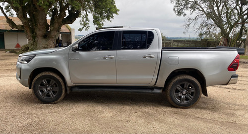 Toyota Hilux 2.8 Tdi Cd Srv 4X4 Mt