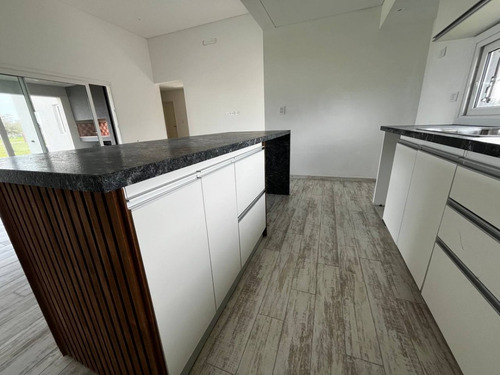 Casa En Venta 4 Ambientes, En San Simon - Canning