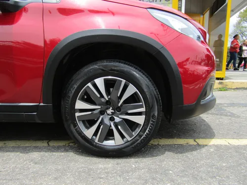 Peugeot 2008 1.2 Francesa Allure Mt