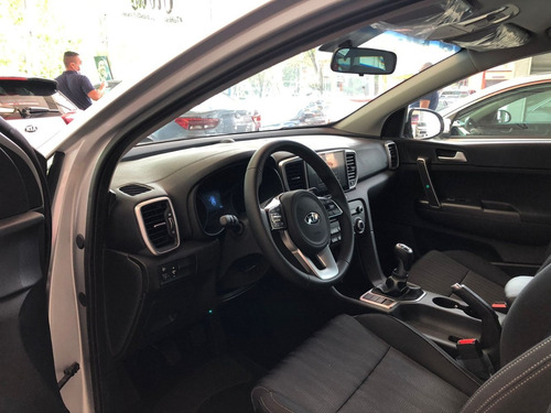 Imagen 13 de 14 de Kia Sportage Desire Mecanica 2022