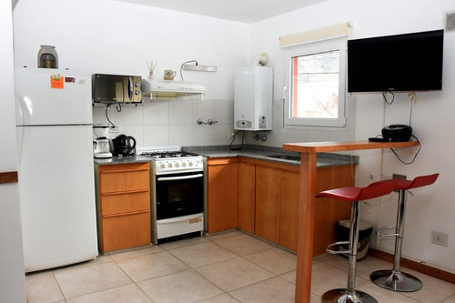 Imagen 4 de 16 de Departamento Alquiler Temporario, Céntrico De 2 Ambientes En San Martin De Los Andes, Hasta 2 Adultos Y 2 Menores.cochera Descubierta. Ubicado A 3 Cuadras Del Lago Lacar Y 1 De La Avenida Principal.