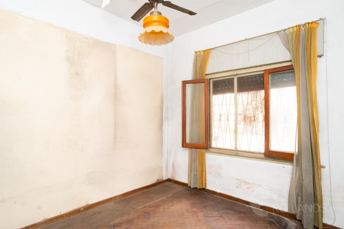 Venta Casa 3 Ambientes Con Patio Y Terraza, A Refaccionar En Villa Bosch