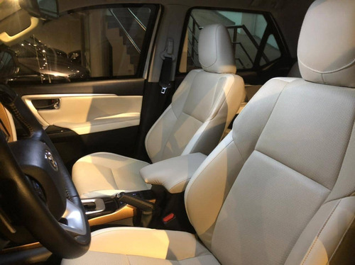 Imagem 8 de 9 de Toyota Hilux Sw4 2.8 Srx Diamond 4x4 7 Lugares 16v Turbo