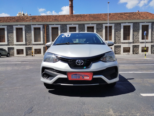 Toyota Etios Sedán 1.5 X Plus 16v Aut. 4p