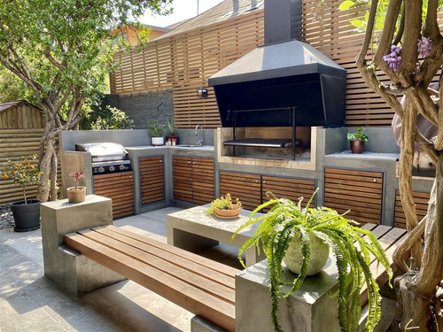 Estupenda Casa Remodelada En Vitacura, Excelente Ubicación.