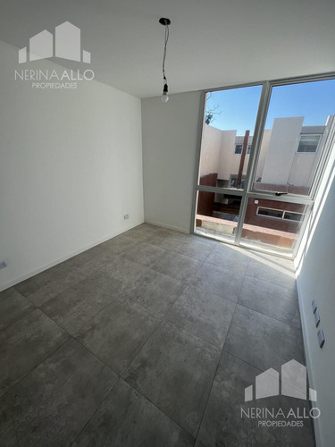 Venta Duplex Condominio 4 Ambientes