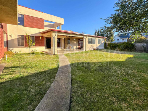 Casa En Venta De 5 Dormitorios En Pingueral