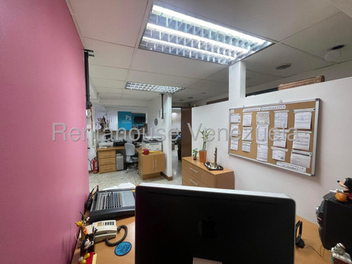Y.t. Oficina En Venta, Los Cortijos De Lourdes Mls #25-17194