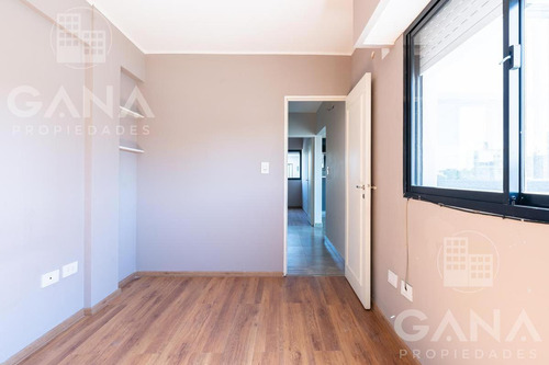Departamento Venta 2 Dormitorios Con Cochera Y 2 Patios. Oportunidad