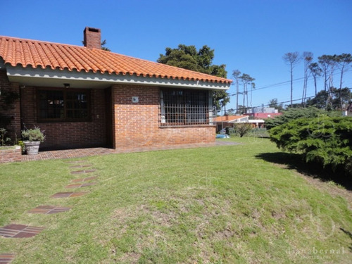 Imagen 24 de 30 de Punta Del Este, Chalet Con Gran Capacidad.