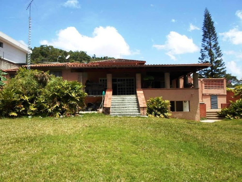 Casa En Venta En La Lagunita Country Club 1387 M2 Terreno 600 M2 De Construccion De Tres Niveles  Buenos Acabados  Cinco Dormitorios Siete Baños Cuatro Puestos De Estacionamiento Balcón Terraza Jardín