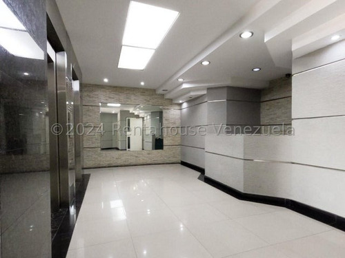 Dalisa Bigott Alquila Oficina Ejecutiva En Torre Esser | 72 M² | 2 Baños, Vista Panorámica, Planta Eléctrica | Barquisimeto #25-2442